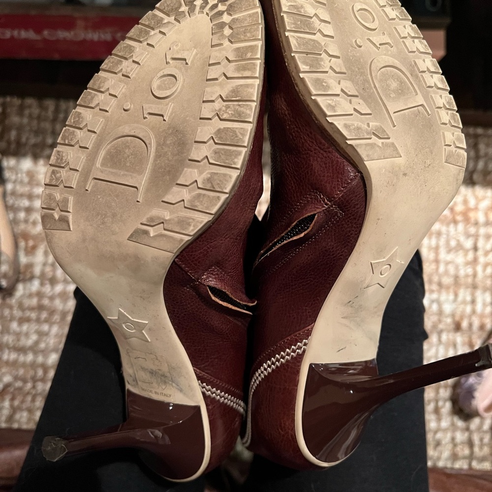 Vintage Christian Dior cognac leather embroidered booties.  Size 39.  4” heels. - Picture 5 of 6